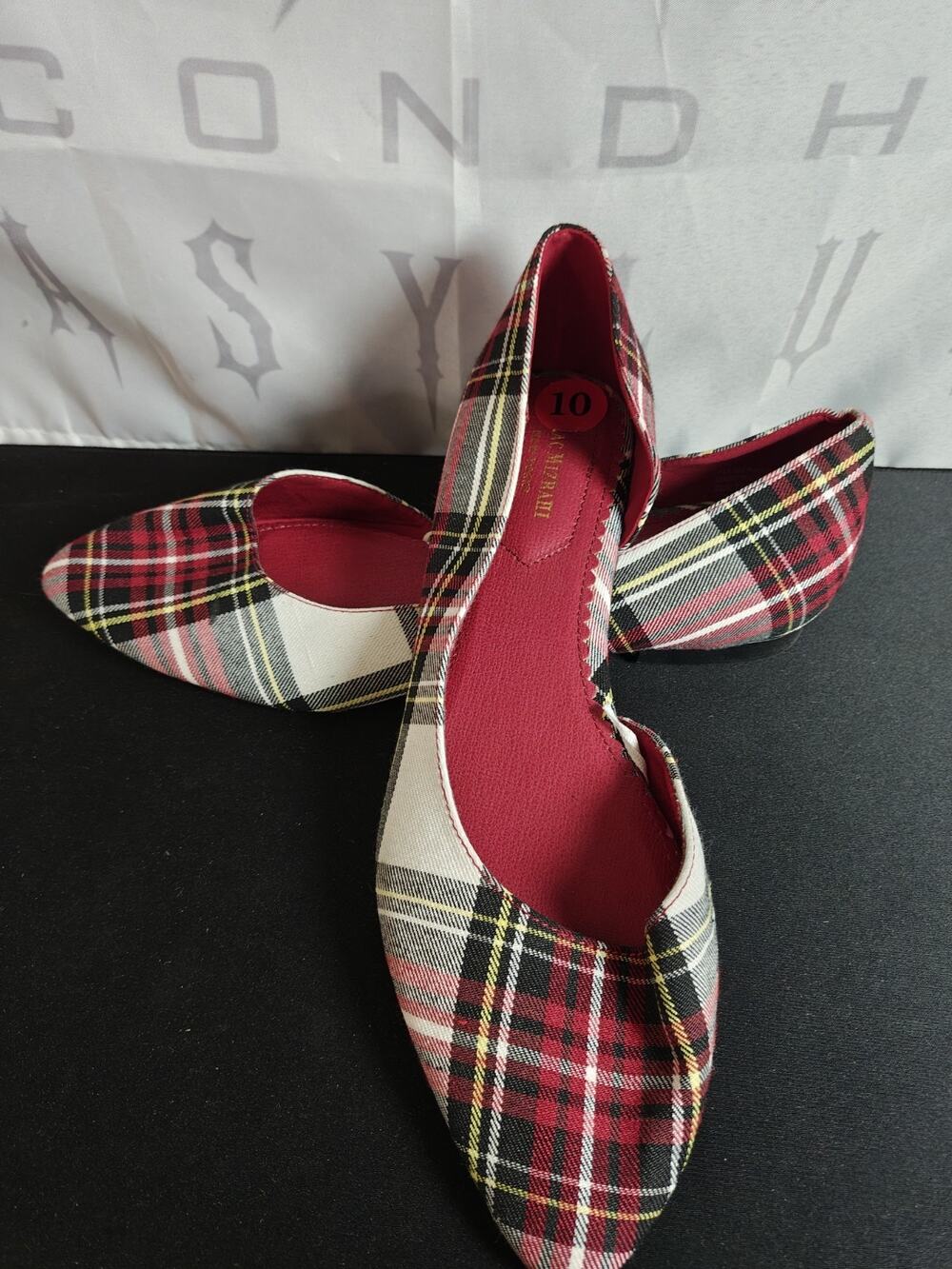 ISAAC MIZRAHI Women's 10 Plaid Red Flats New Blem